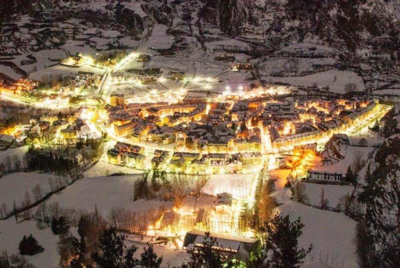Escuadros Lägenhet Benasque Exteriör bild
